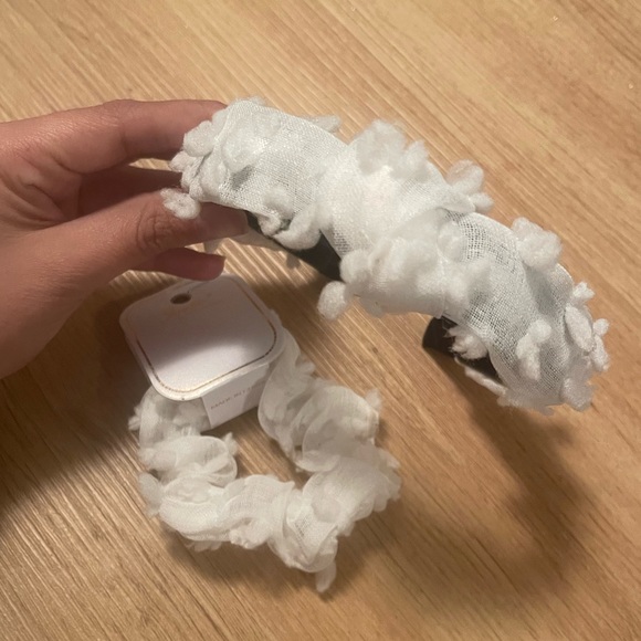 White Headband Set - Picture 2 of 3